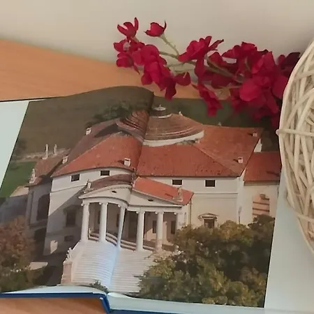 شقة Casa Quinto Piano - Moderno Con Garage Privato فيتشنزا